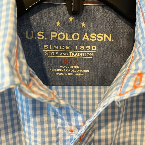Has Polo Assn button down shirt - Picture 3 of 3